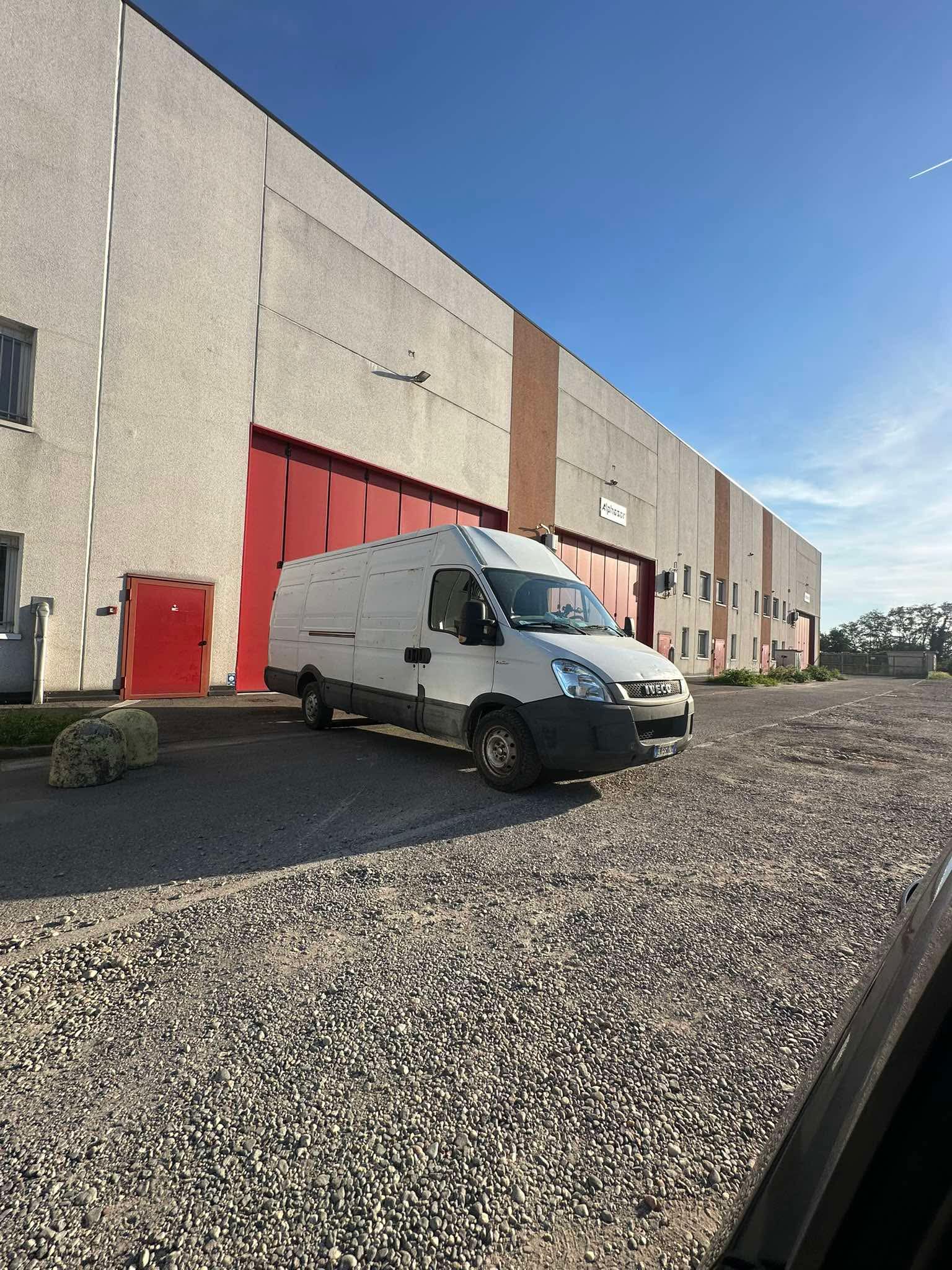Furgone Iveco ECO-SGOMBERO per sgomberi a Milano e Brianza
