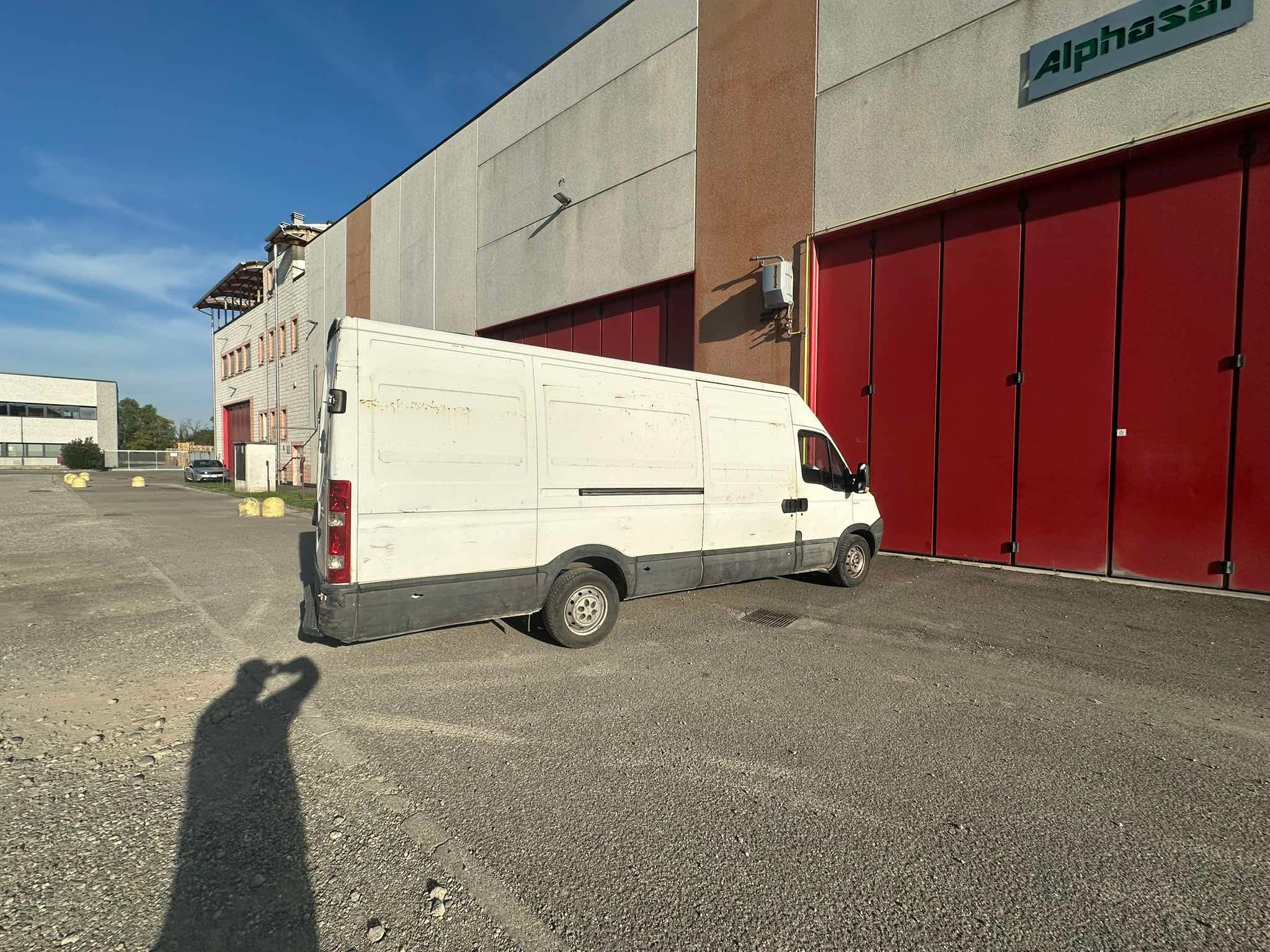 Furgone ECO-SGOMBERO per ritiro mobili e trasporto